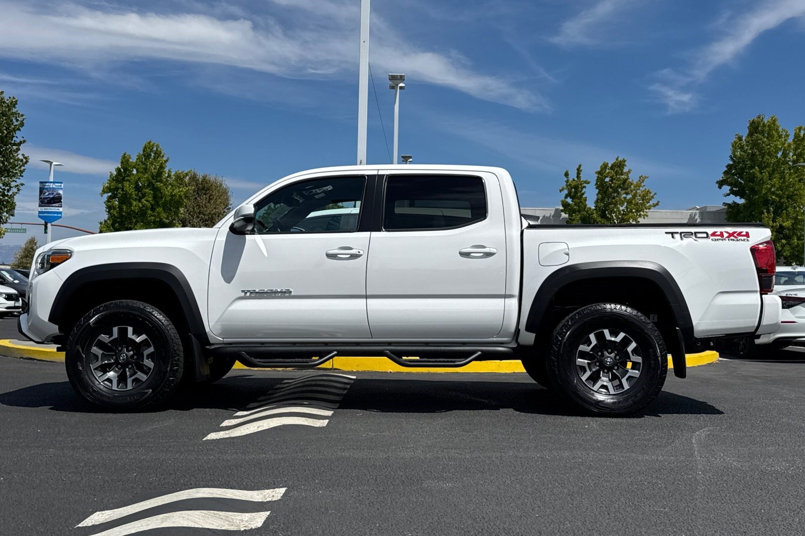 Used 2019 Toyota Tacoma TRD Off-Road w/ Technology Package AWD/4WD image 2