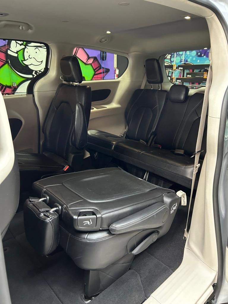 Used 2024 Chrysler Pacifica Touring-L image 20