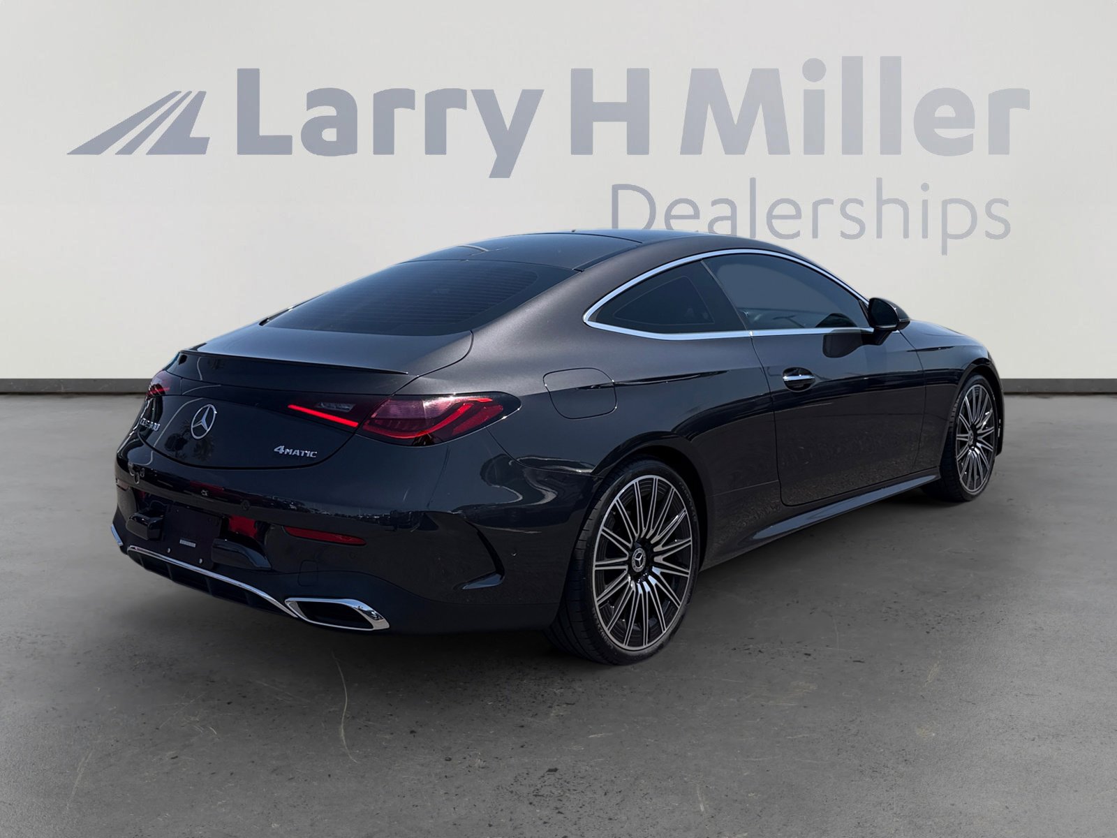 Used 2025 Mercedes-Benz CLE 300 4MATIC Coupe image 5