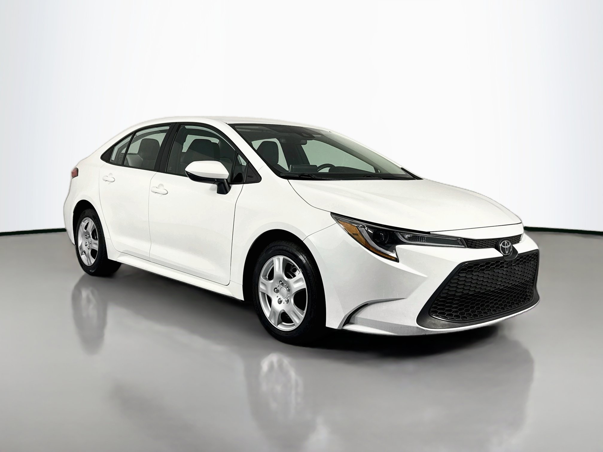 Used 2020 Toyota Corolla LE FWD image 3