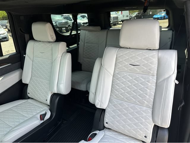 New 2026 Cadillac Escalade ESV Platinum Sport w/ LPO, ONYX Package AWD/4WD image 14