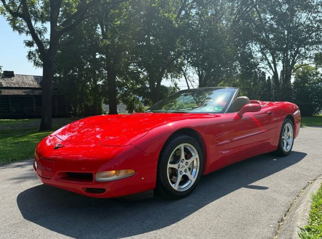 Used 2000 Chevrolet Corvette Convertible w/ Performance Handling Pkg image 5