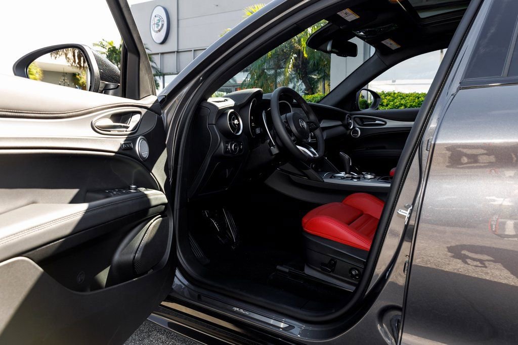 New 2025 Alfa Romeo Stelvio Sprint image 26