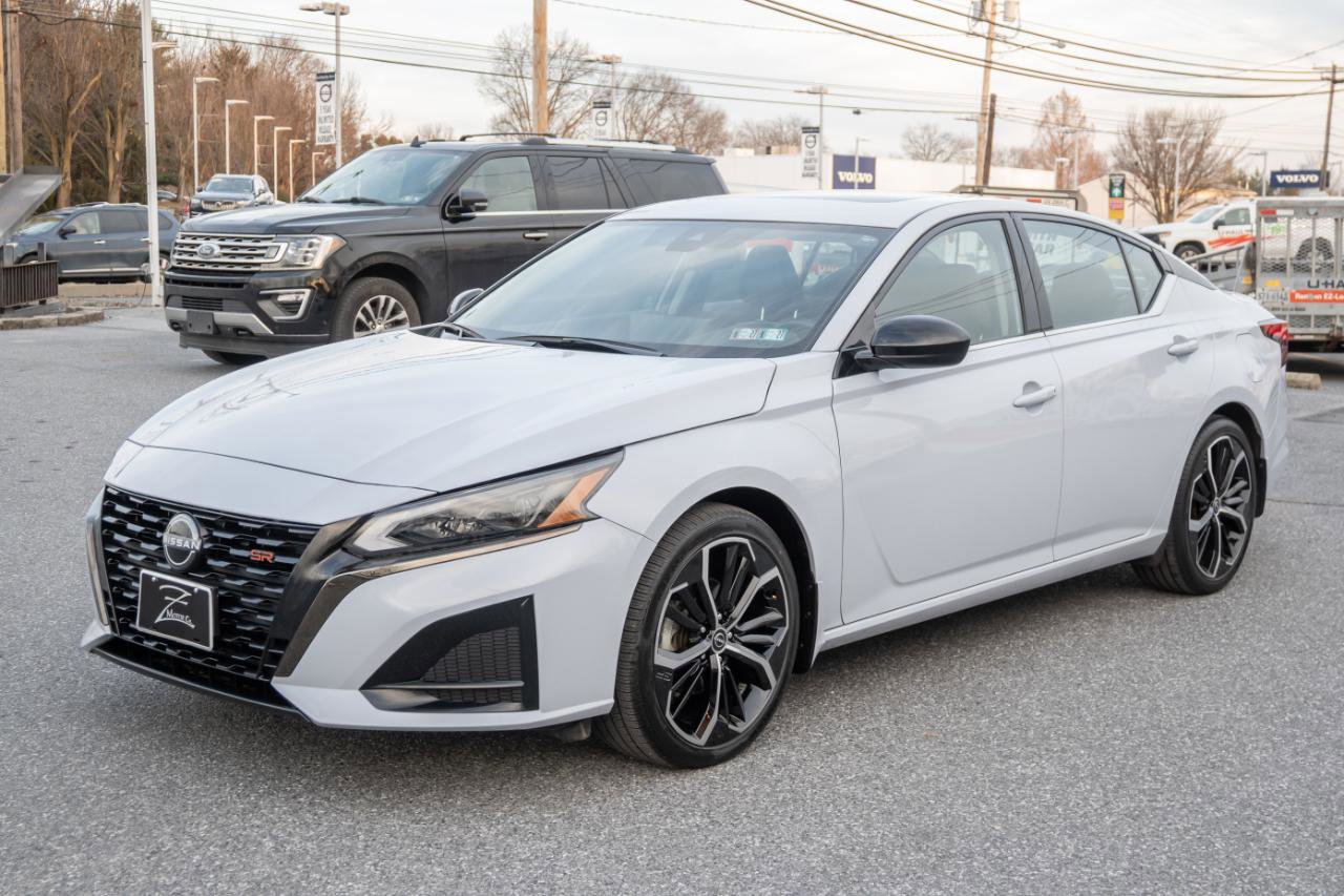 Used 2023 Nissan Altima 2.5 SR w/ SR Premium Package image 7