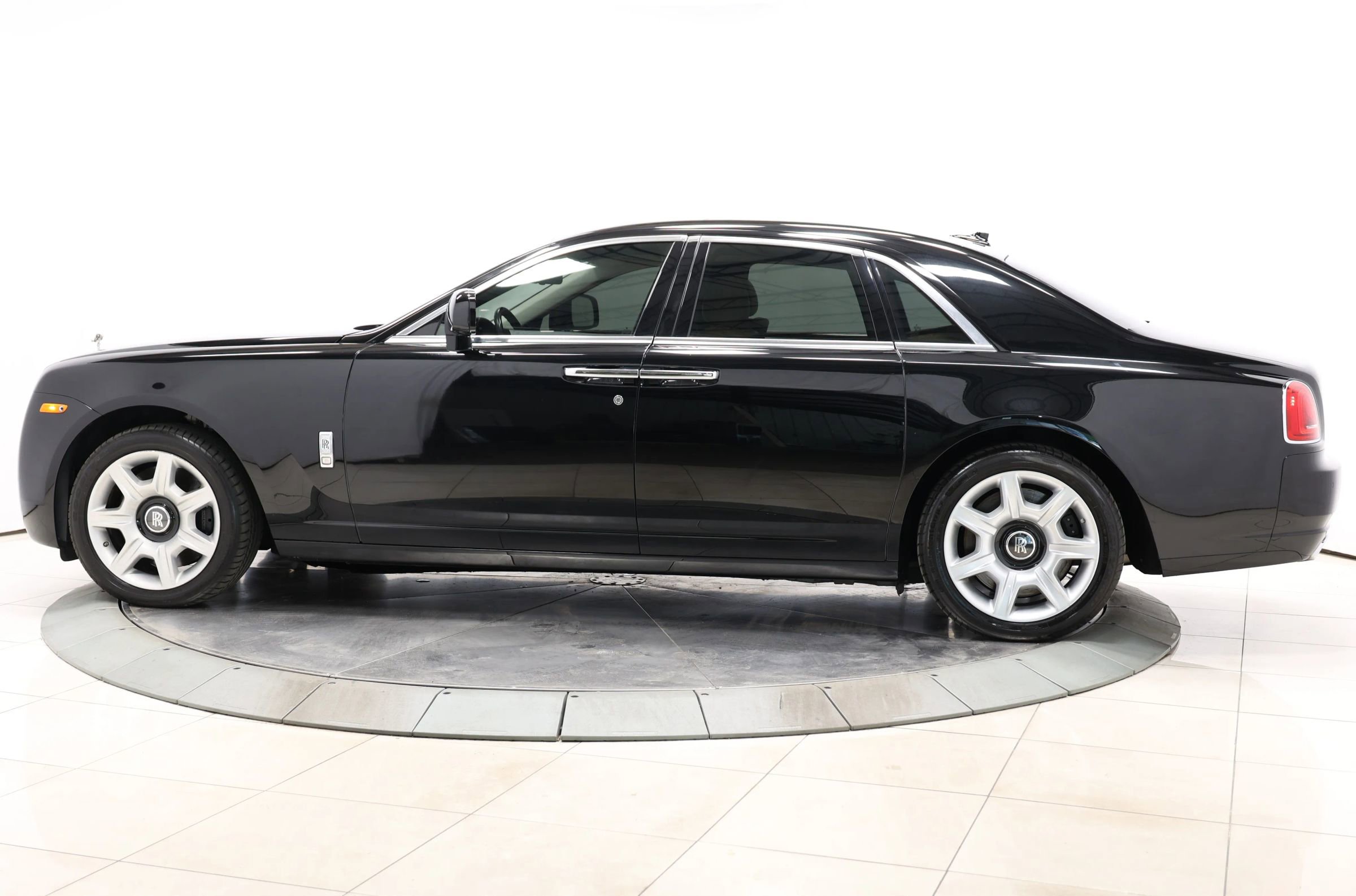 Used 2010 Rolls-Royce Ghost RWD image 8