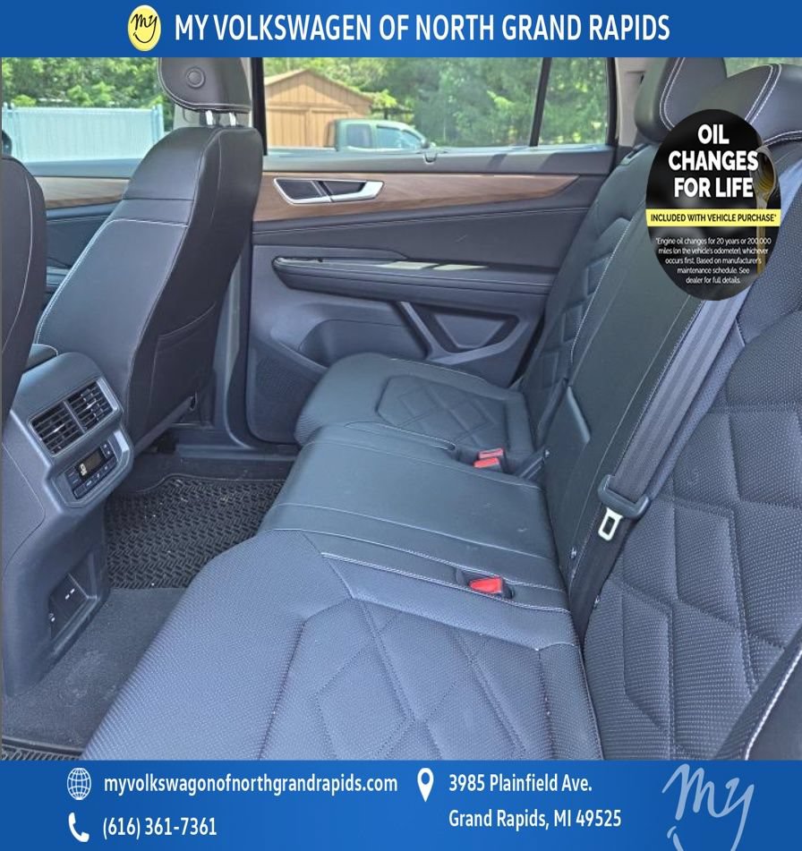 Used 2024 Volkswagen Atlas SE w/ Panoramic Sunroof Package AWD/4WD image 9