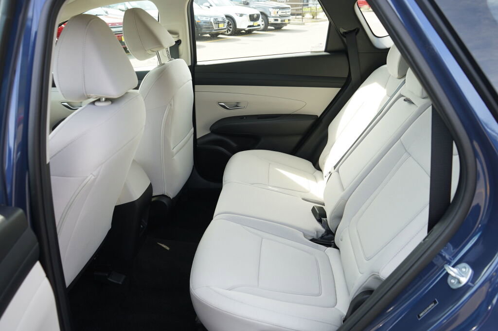 Used 2025 Hyundai Tucson SE FWD image 19