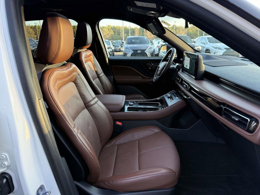 Used 2025 Lincoln Aviator Reserve image 14