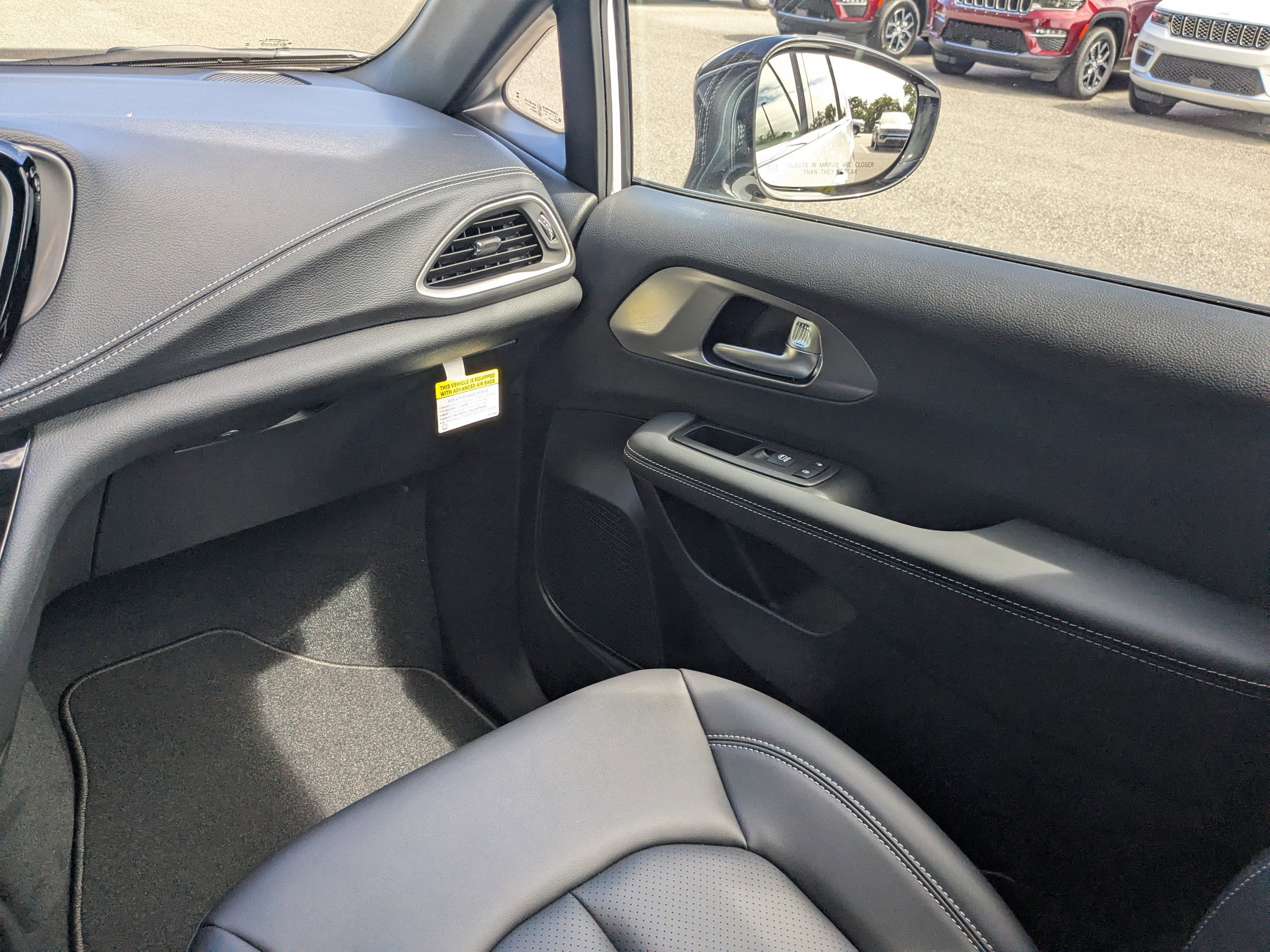 New 2026 Chrysler Pacifica Select image 16