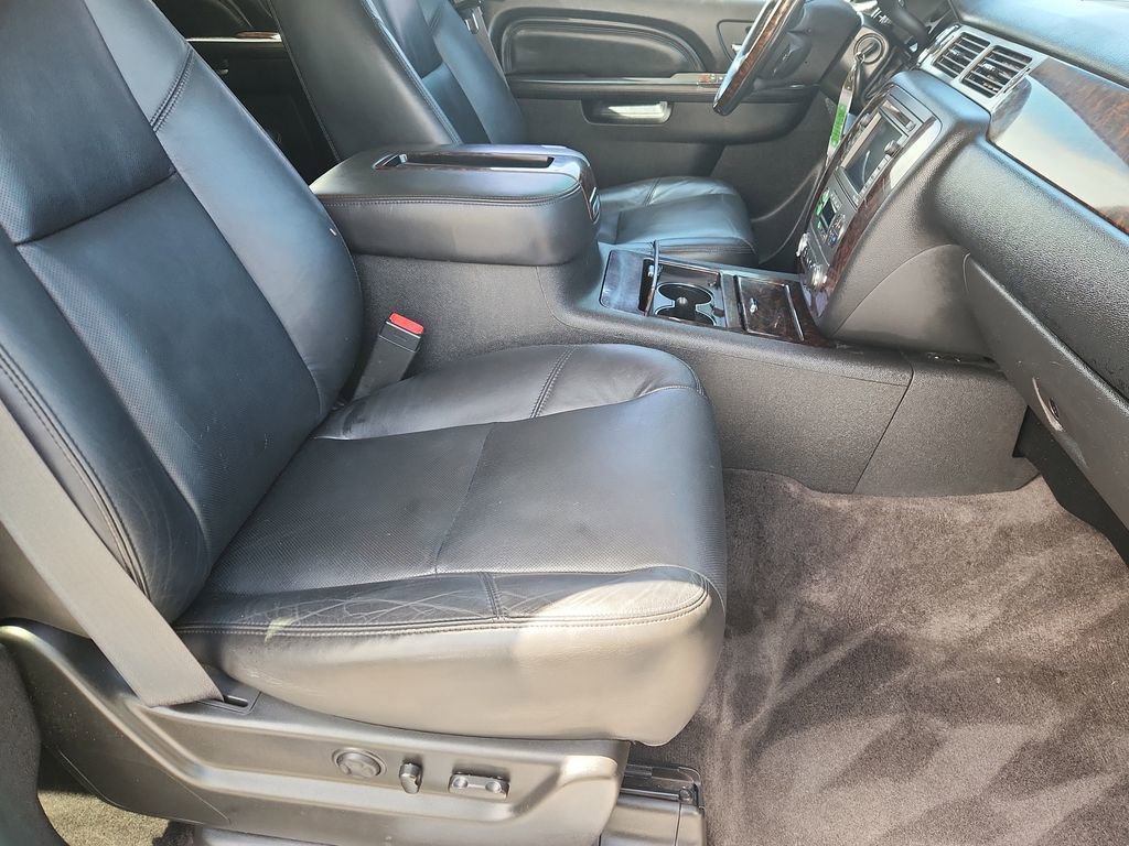 Used 2011 GMC Yukon XL Denali image 18