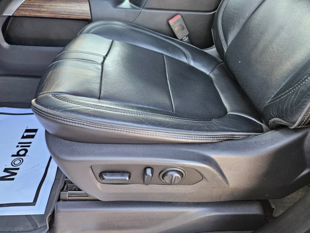Used 2019 Chevrolet Silverado 1500 High Country w/ Technology Package AWD/4WD image 24