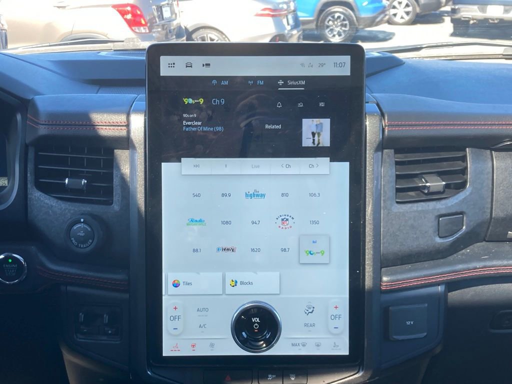 Used 2023 Ford Expedition Max Limited image 18