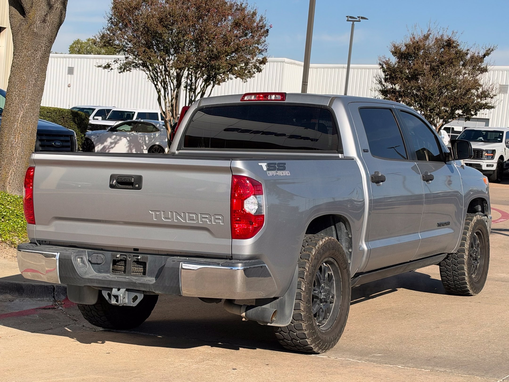 Used 2017 Toyota Tundra SR5 w/ SR5 Upgrade Package RWD image 4