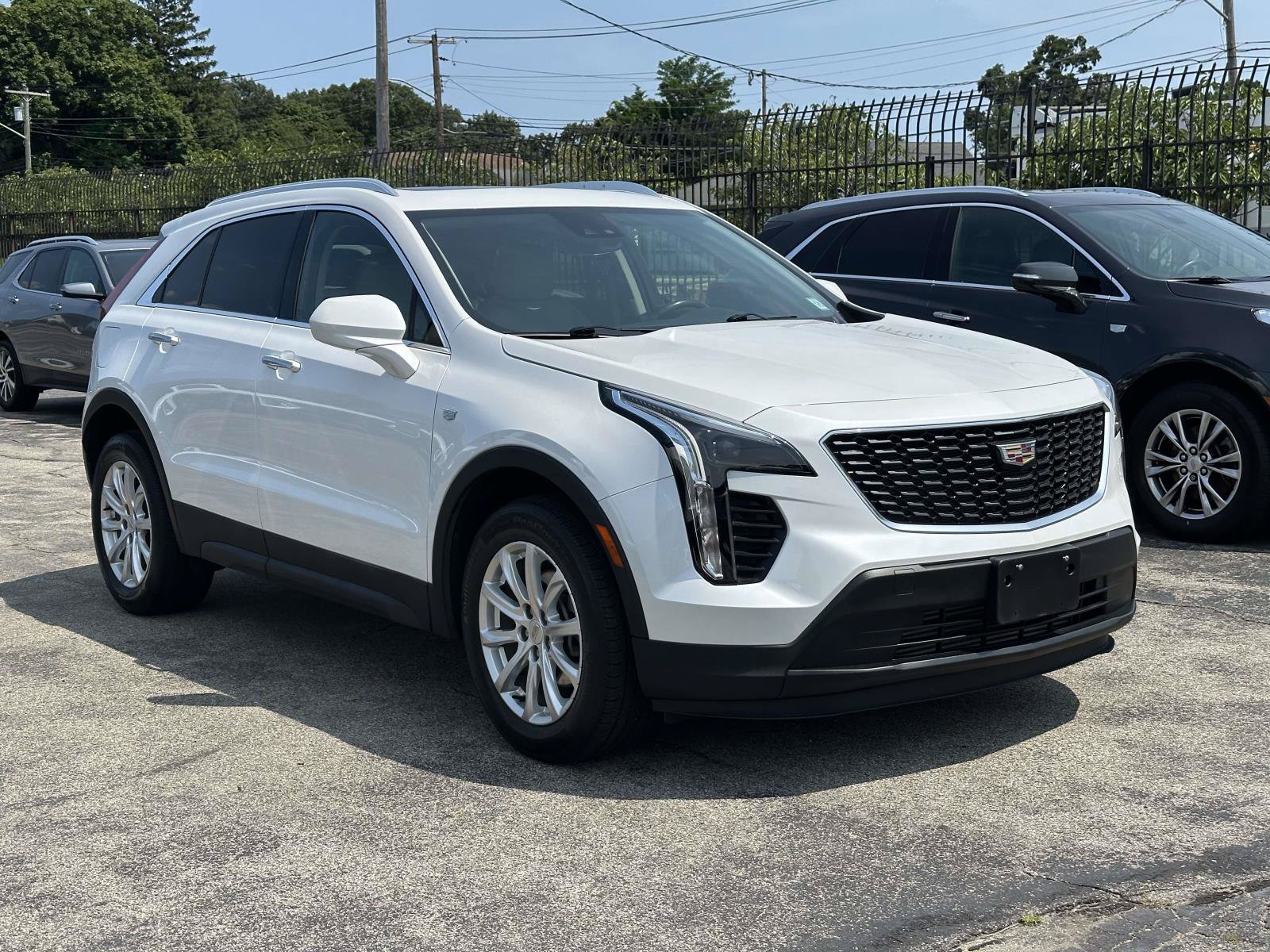 Certified 2023 Cadillac XT4 Luxury w/ Cold Weather Package AWD/4WD image 4