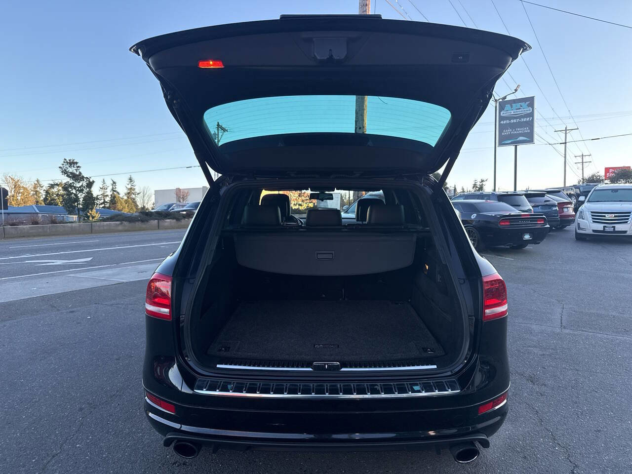 Used 2014 Volkswagen Touareg VR6 image 5