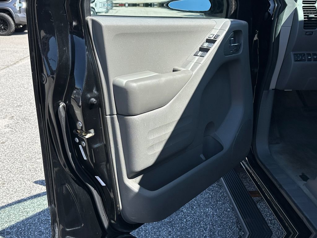 Used 2016 Nissan Frontier SV image 14