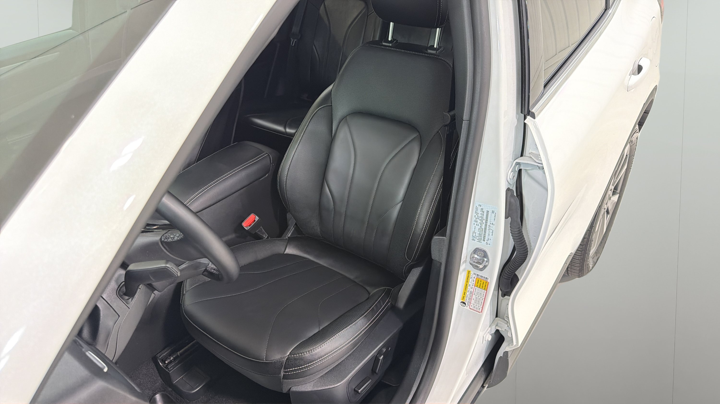 Used 2025 Ford Escape Platinum w/ Premium Technology Package AWD/4WD image 9