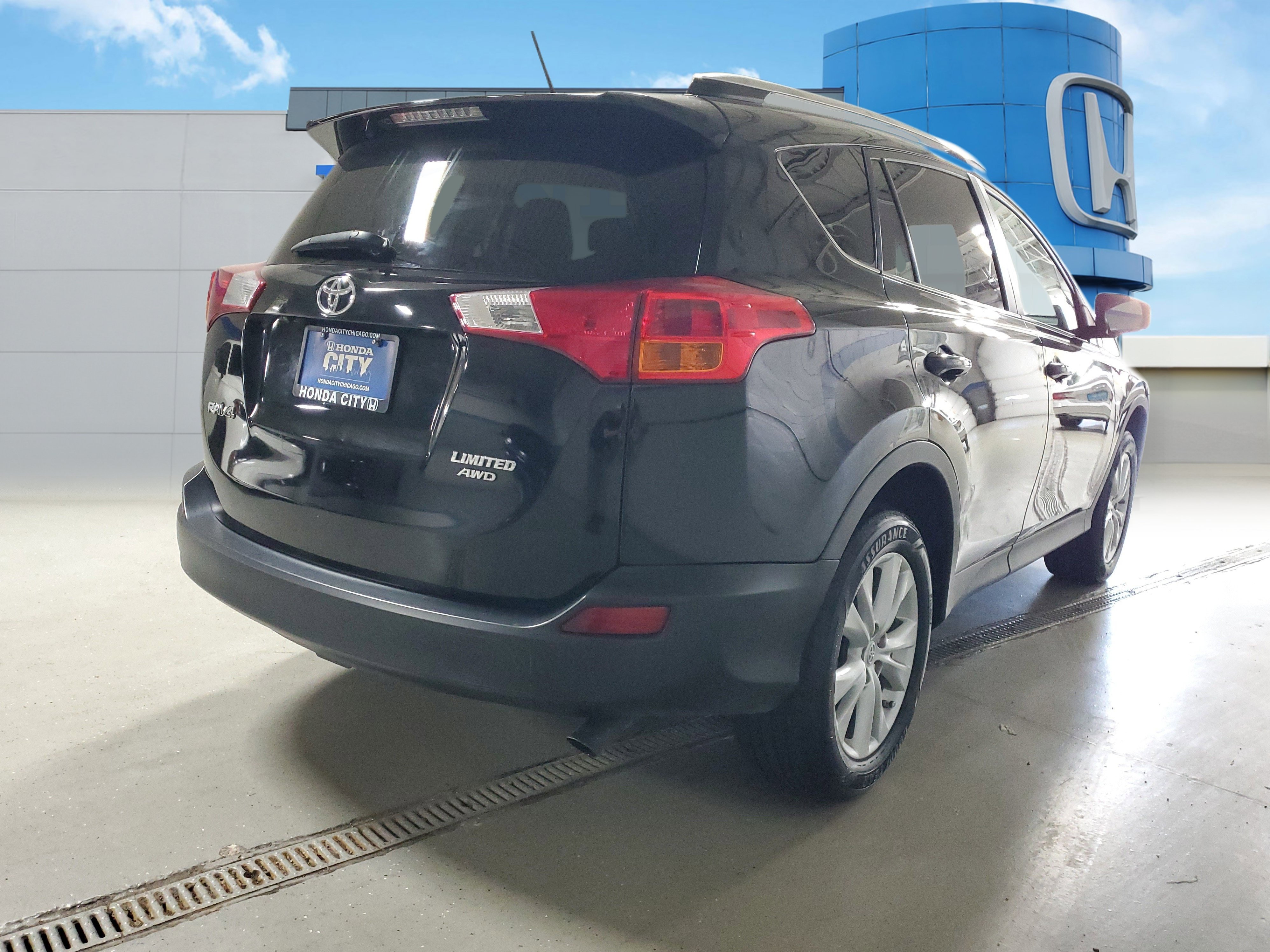 Used 2015 Toyota RAV4 Limited w/ Technology Package AWD/4WD image 5