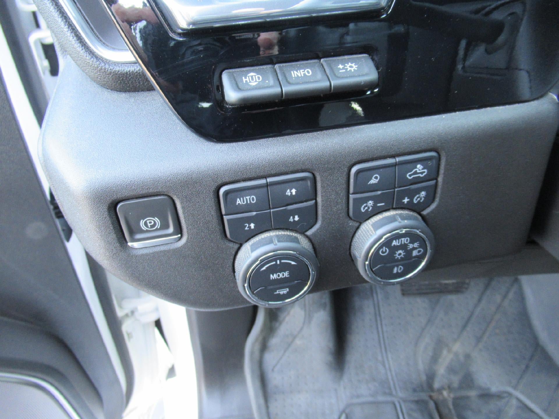 Used 2023 Chevrolet Silverado 1500 High Country w/ Technology Package AWD/4WD image 10