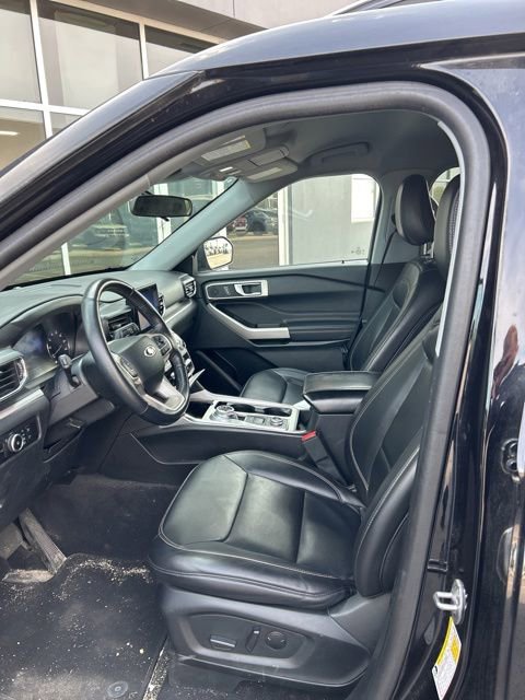 Used 2023 Ford Explorer XLT w/ Equipment Group 202A AWD/4WD image 15