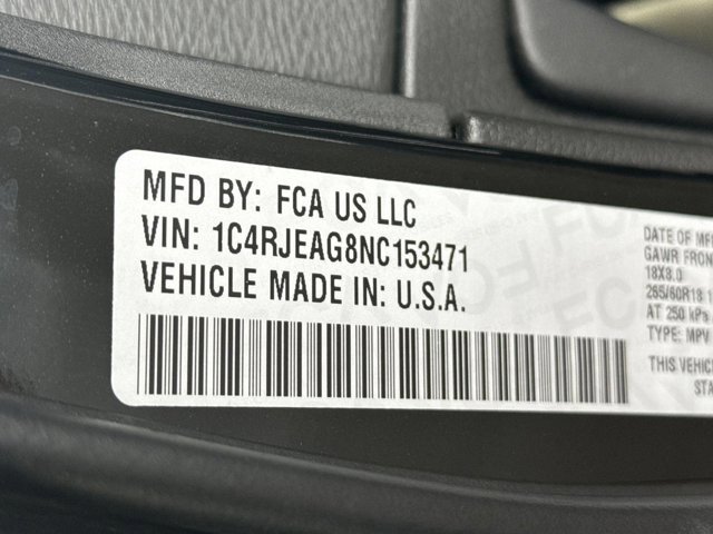 Used 2022 Jeep Grand Cherokee Laredo E image 12