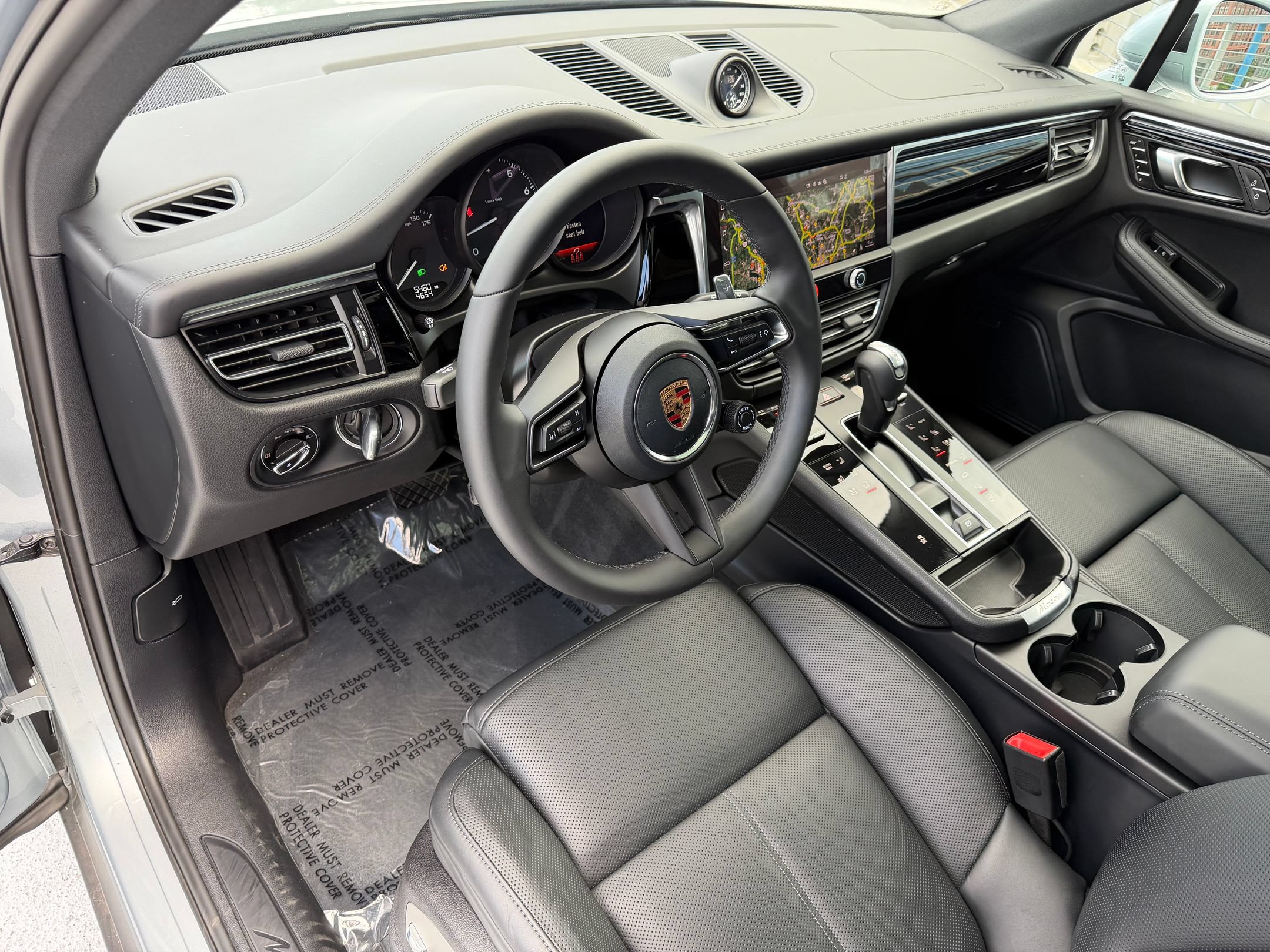 Certified 2026 Porsche Macan AWD/4WD image 4