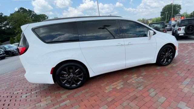 Used 2018 Chrysler Pacifica Touring Plus w/ S Appearance Package FWD video 2