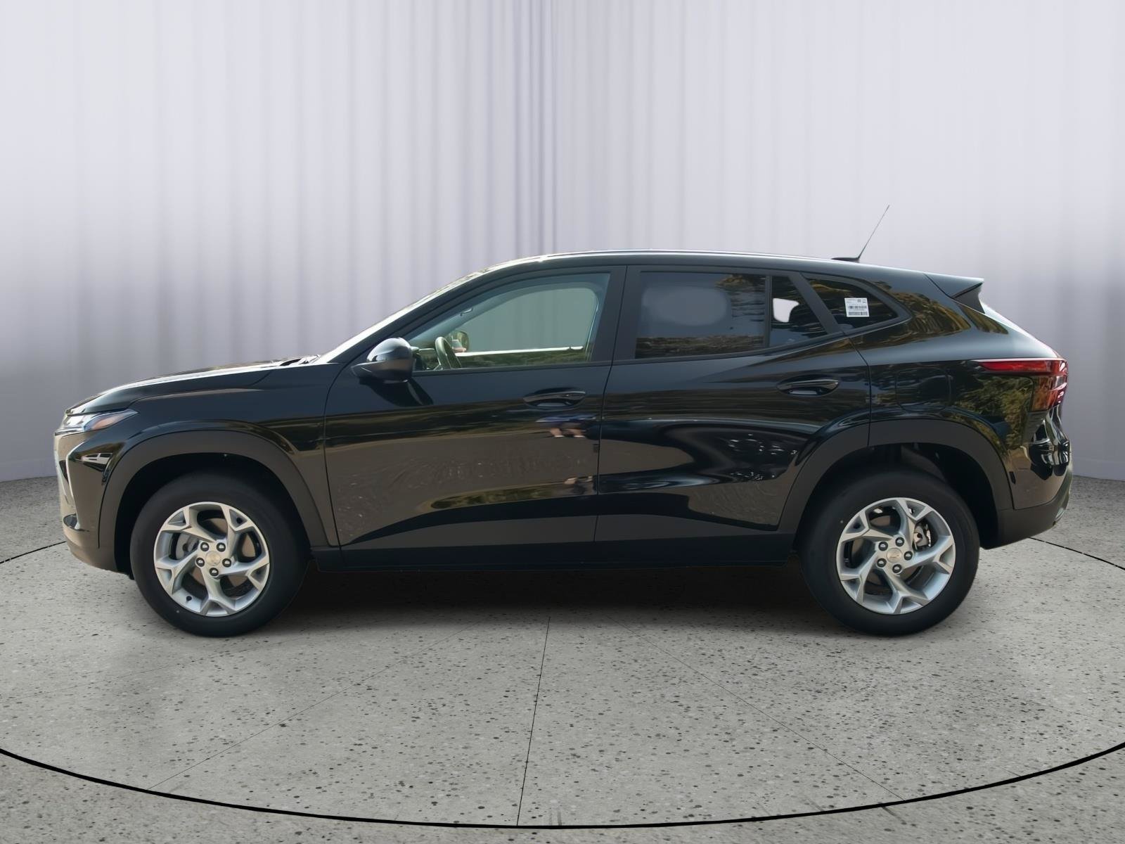 New 2026 Chevrolet Trax LS w/ LS Convenience Package FWD image 4