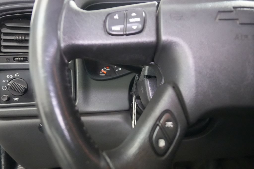 Used 2004 Chevrolet Silverado 2500 LS w/ Skid Plate Package AWD/4WD image 30