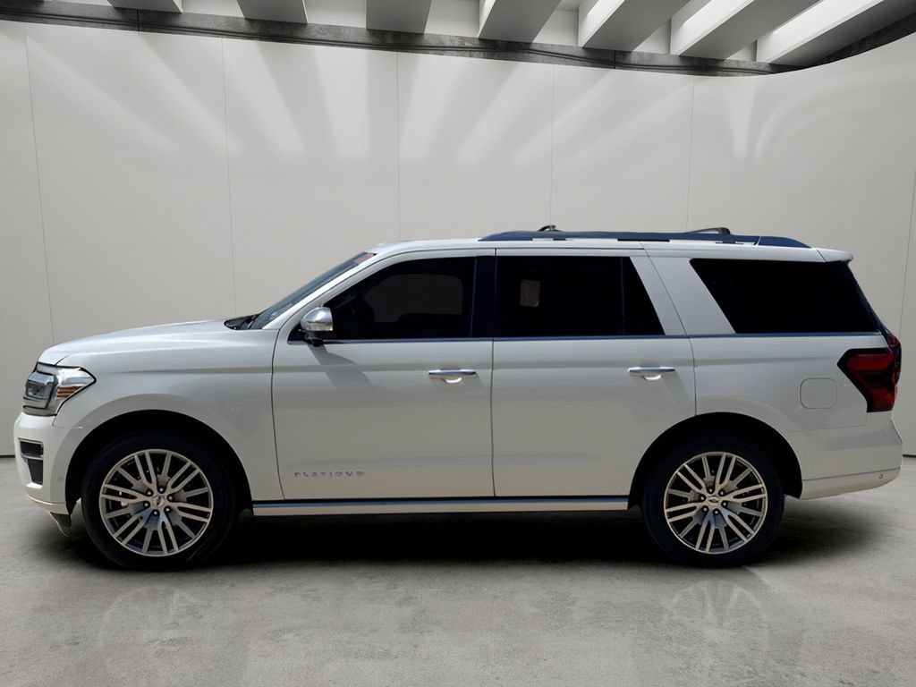 Used 2022 Ford Expedition Platinum AWD/4WD image 2