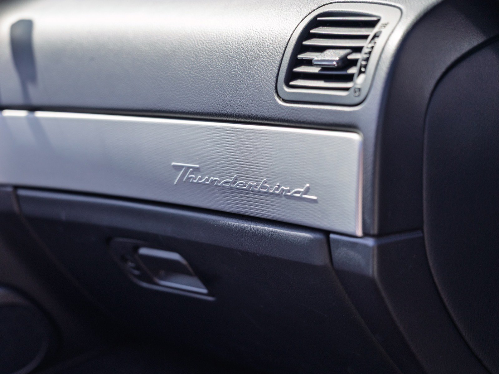 Used 2005 Ford Thunderbird RWD image 31