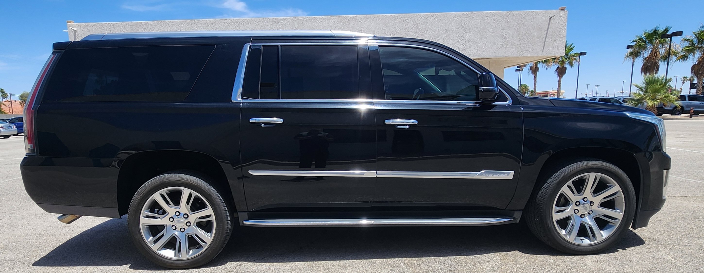 Used 2016 Cadillac Escalade ESV Luxury AWD/4WD image 4