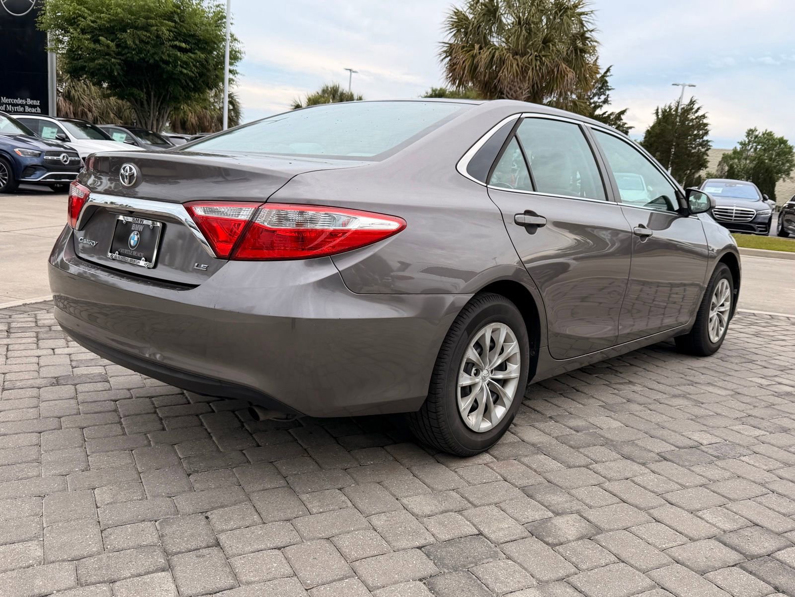 Used 2015 Toyota Camry LE FWD image 8