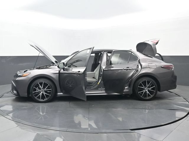 Used 2024 Toyota Camry SE w/ Convenience Package FWD image 34