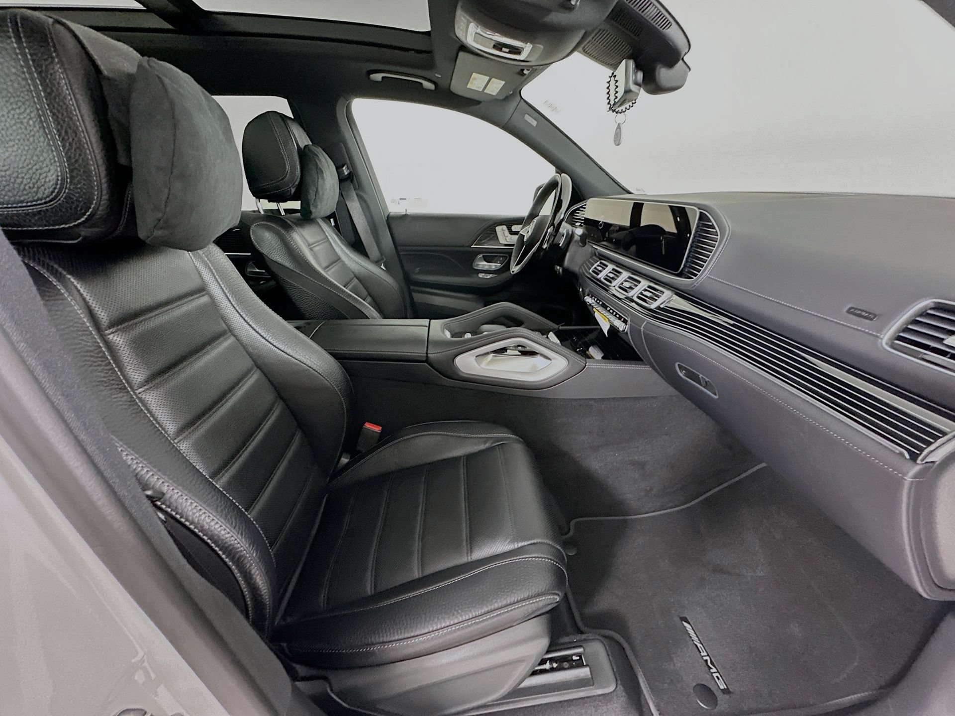 New 2026 Mercedes-Benz GLS 580 4MATIC image 32