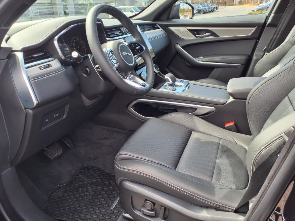 New 2026 Jaguar F-PACE R-Dynamic S image 17
