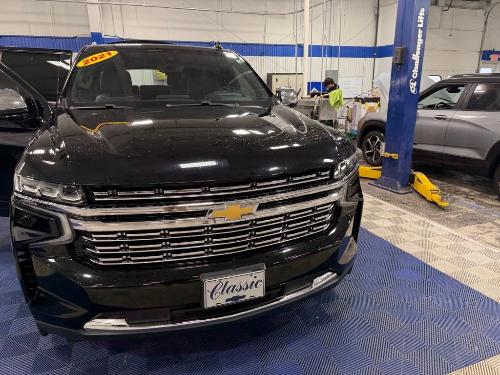 Used 2021 Chevrolet Tahoe Premier w/ Premium Package image 2
