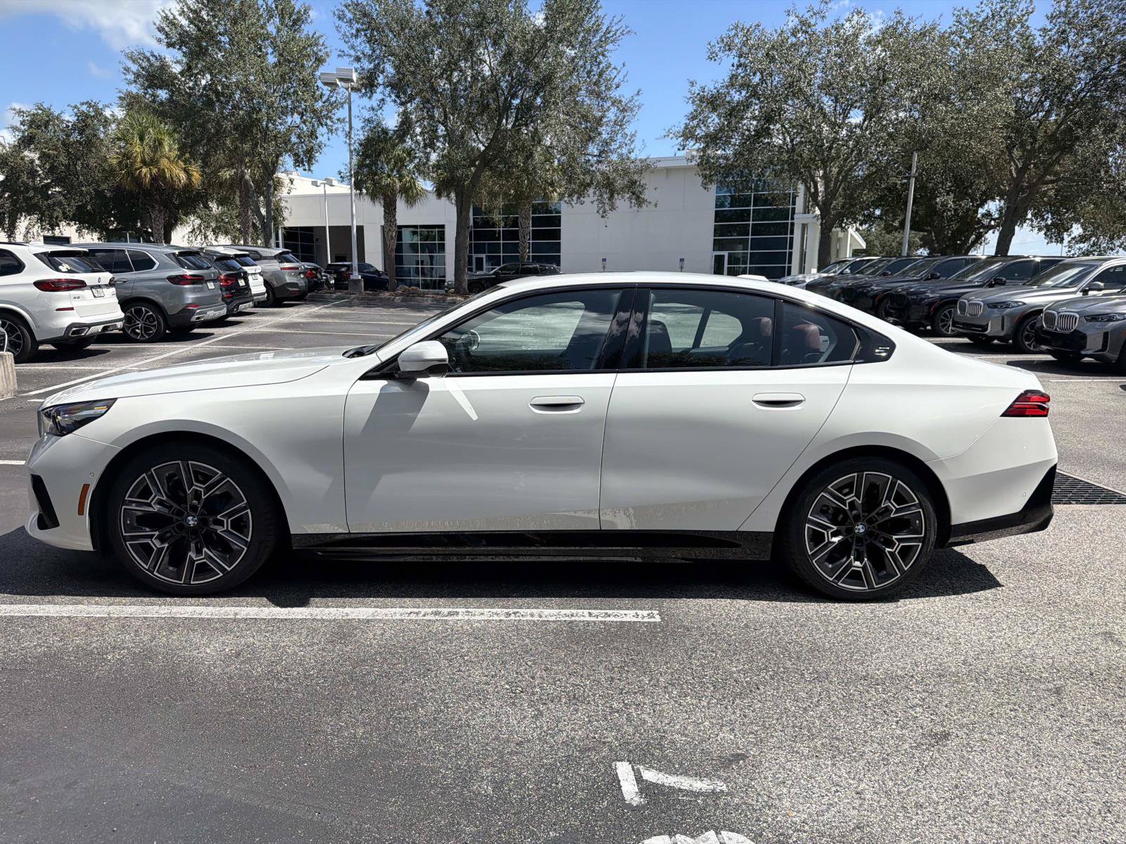 Used 2026 BMW i5 eDrive40 w/ M Sport Package RWD image 7