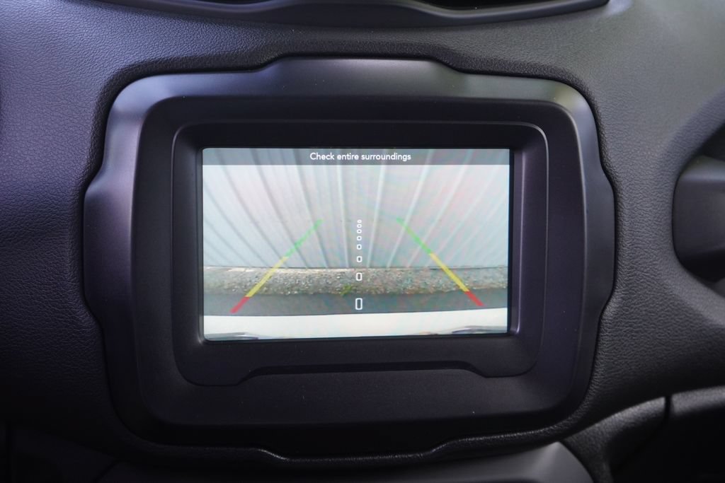 Used 2019 Jeep Renegade Latitude w/ Cold Weather Group FWD image 28