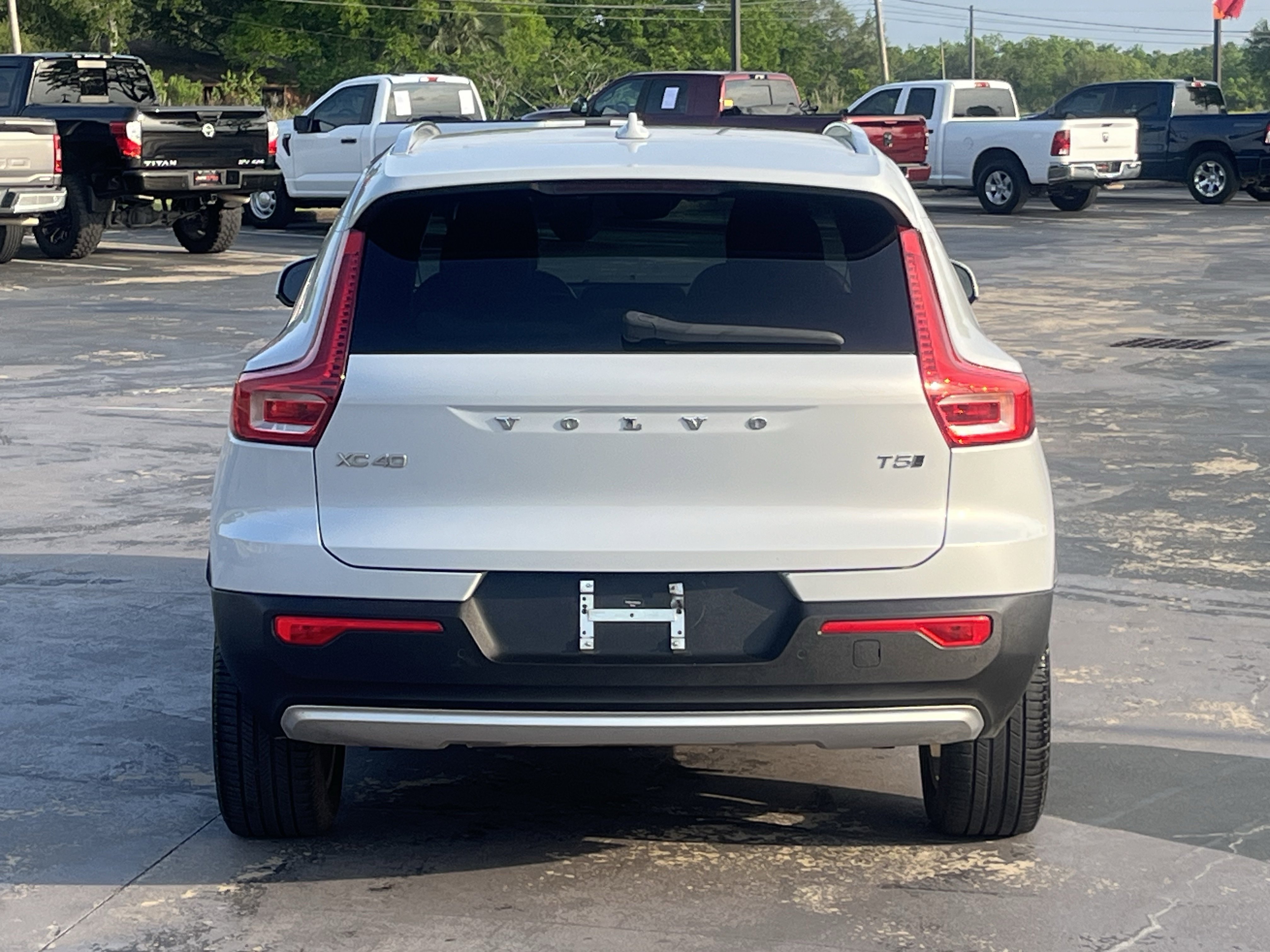 Used 2021 Volvo XC40 T5 Momentum AWD/4WD image 7