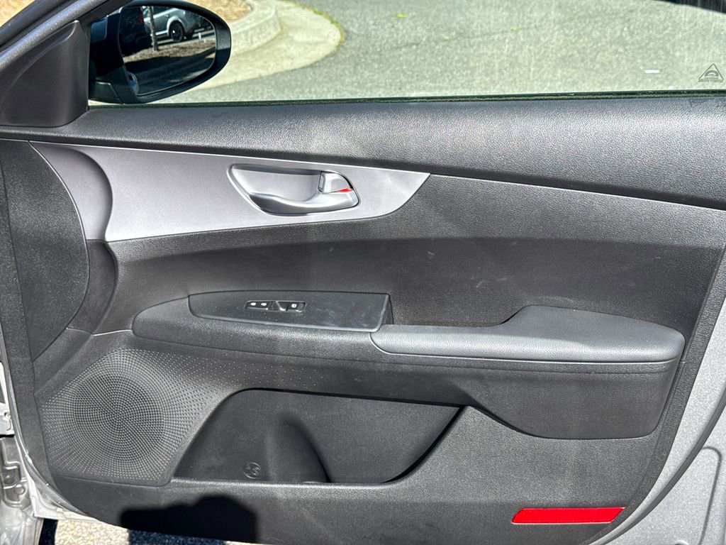 Used 2023 Kia Forte LXS w/ LXS Technology Package FWD image 14