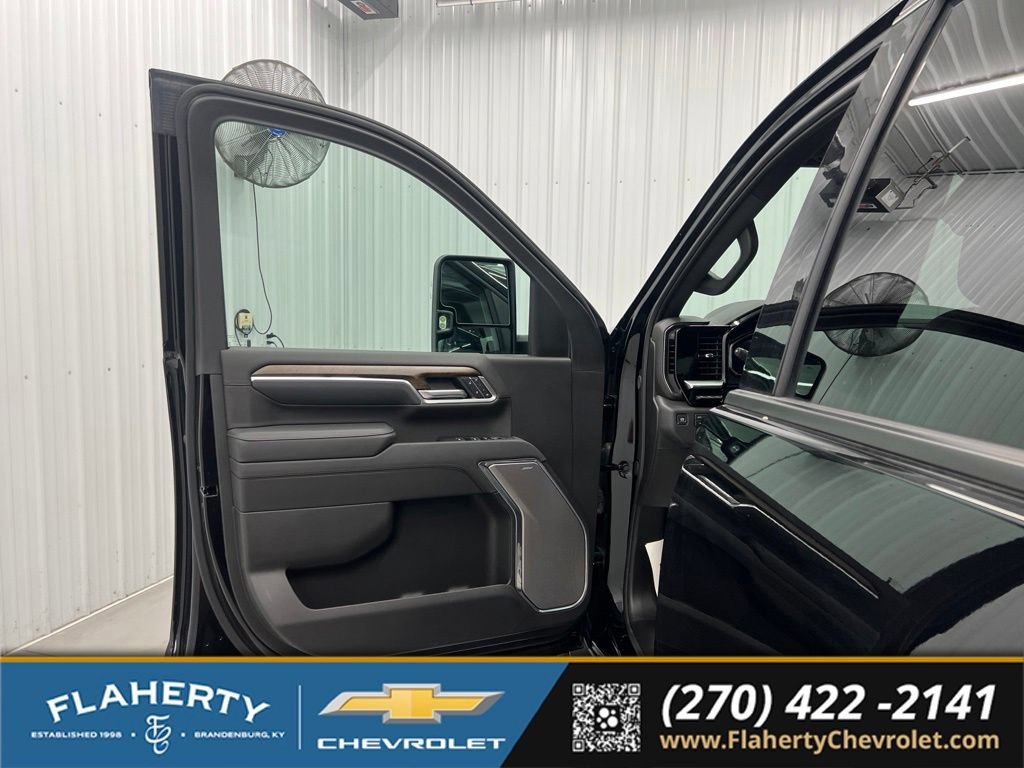 Used 2026 Chevrolet Silverado 2500 High Country w/ Midnight Edition AWD/4WD image 6