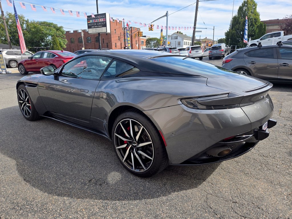 Used 2018 Aston Martin DB11 Coupe RWD image 4