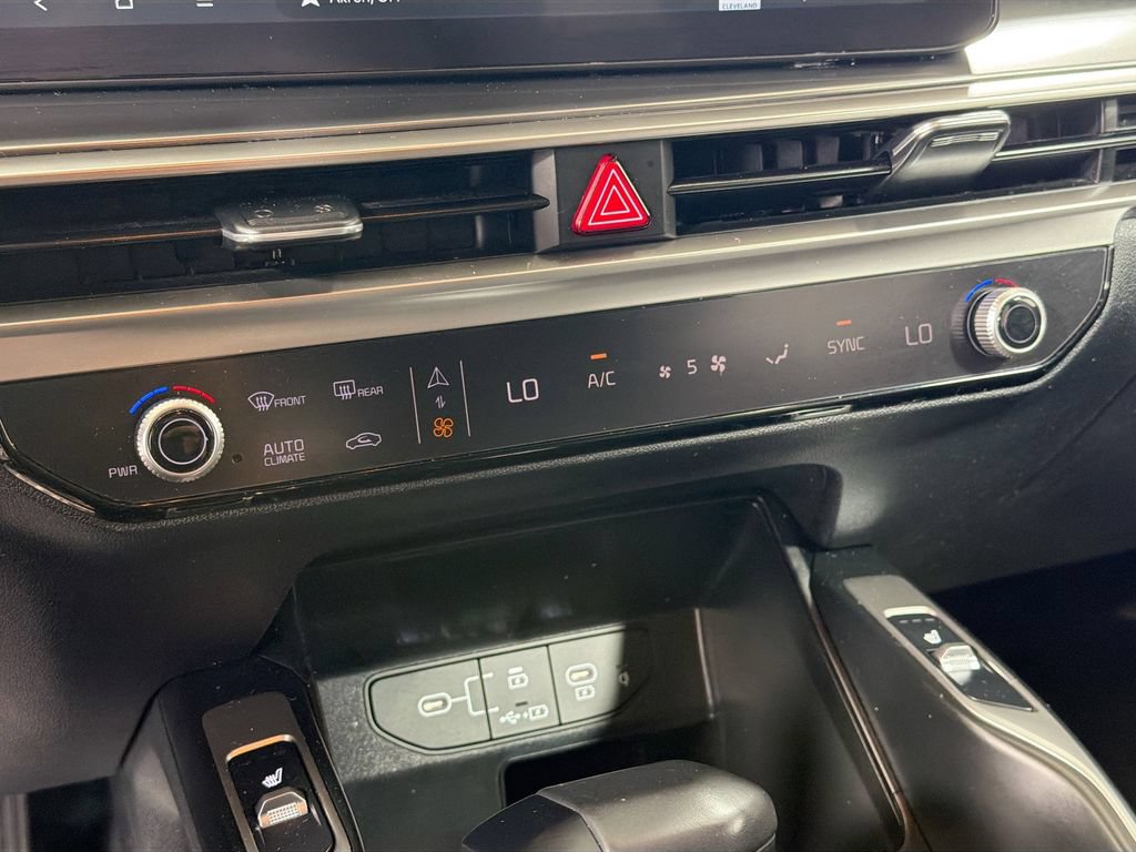 Used 2025 Kia Sorento S AWD/4WD image 17
