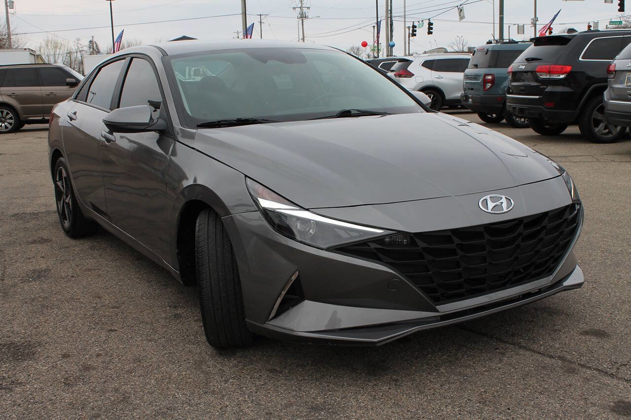 Used 2023 Hyundai Elantra SEL w/ Convenience Package image 7