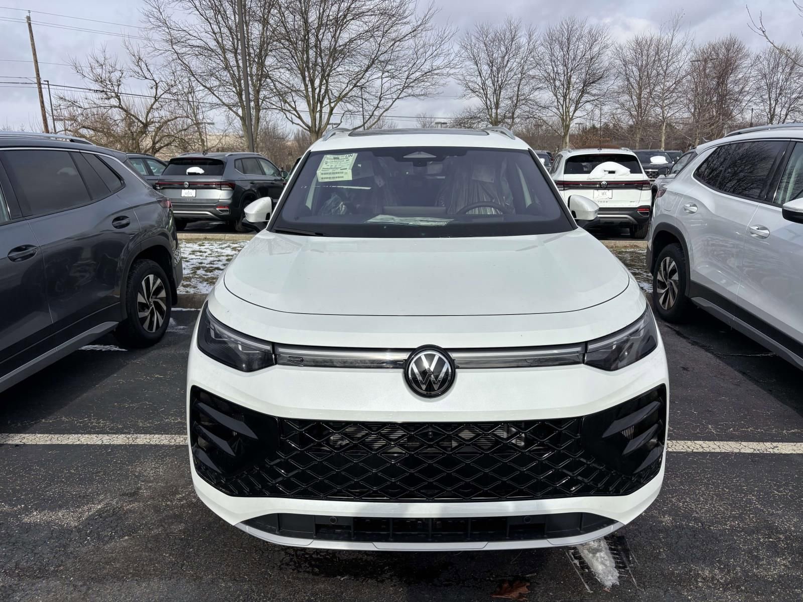 New 2026 Volkswagen Tiguan SEL R-Line AWD/4WD image 2