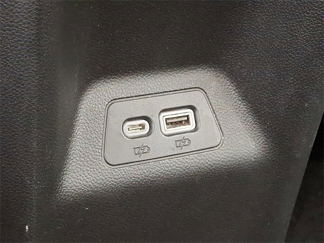 Used 2021 Buick Envision Essence w/ Technology Package I image 14