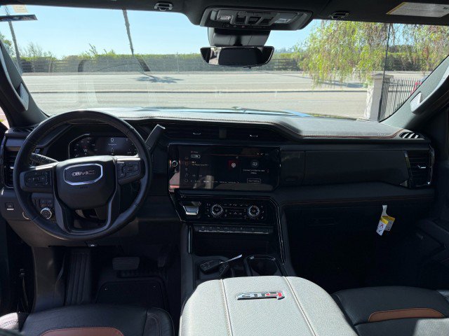 Used 2025 GMC Sierra 2500 AT4 w/ AT4 Premium Plus Package AWD/4WD image 9