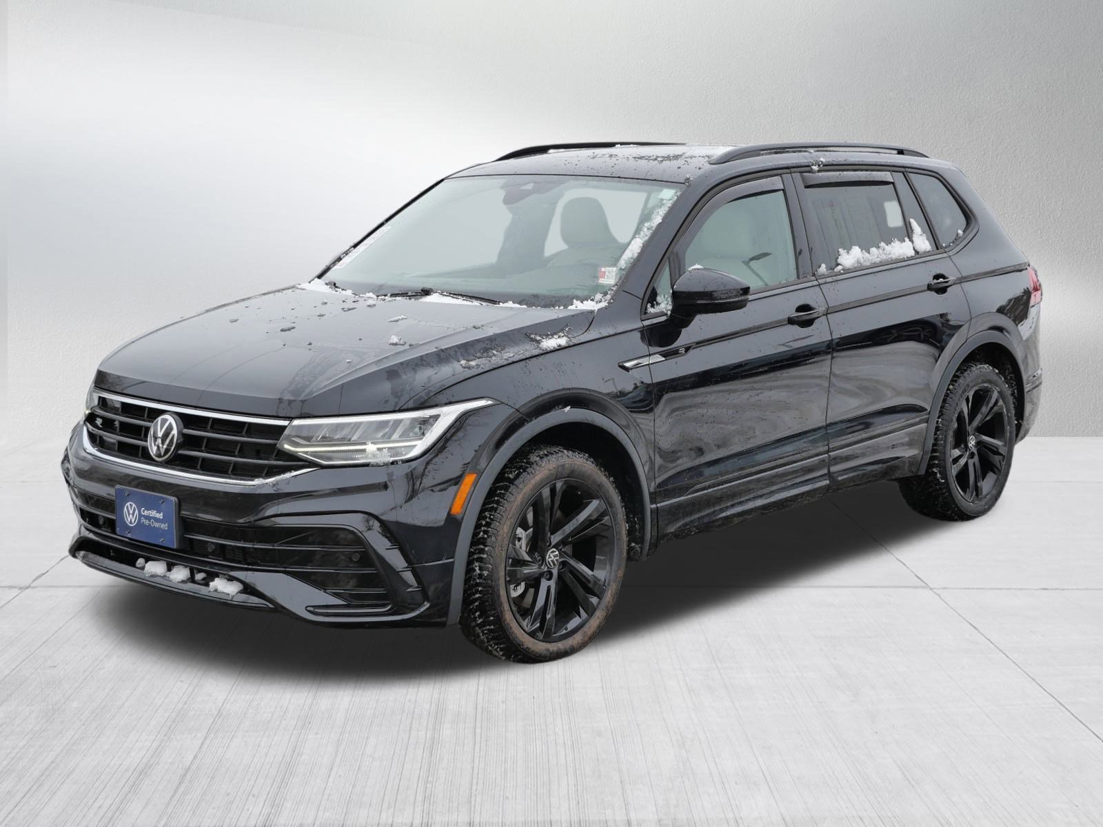 Certified 2023 Volkswagen Tiguan SE R-Line image 3