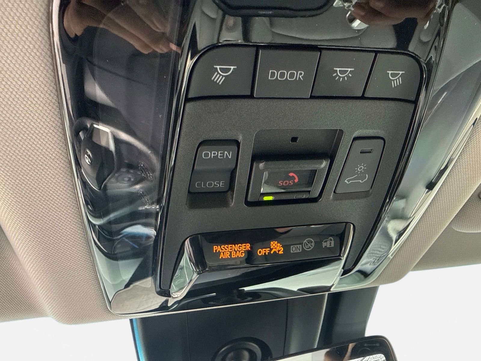 Used 2021 Toyota Venza Limited image 24